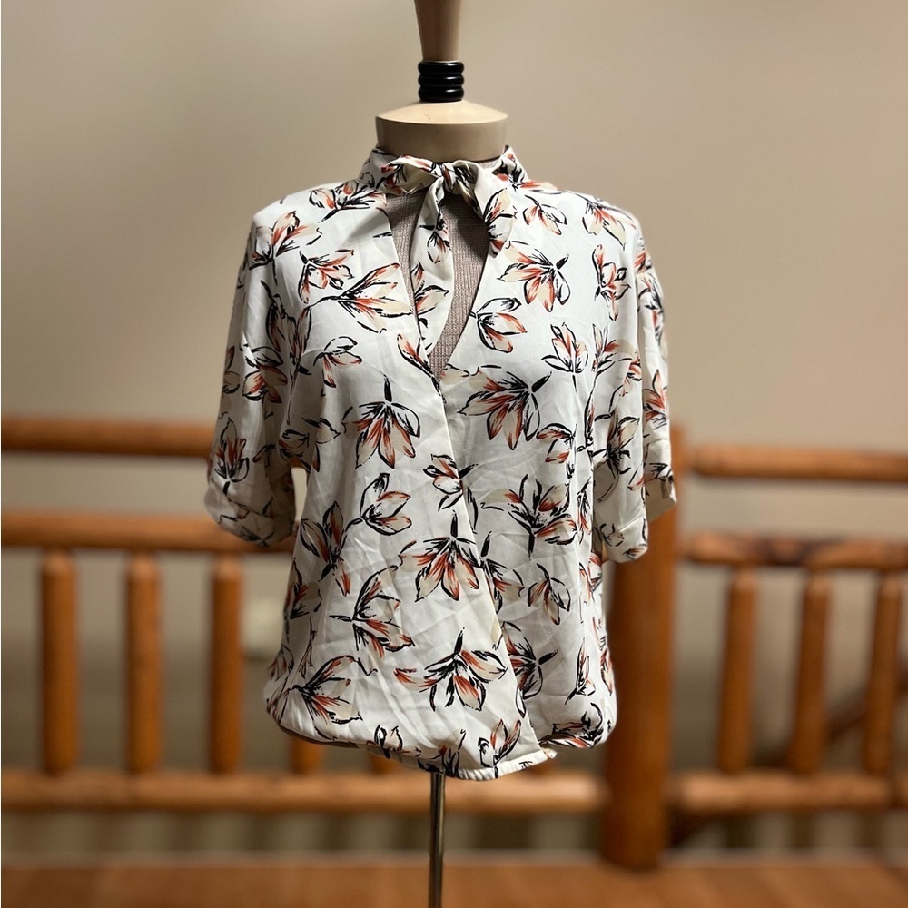 Sienna Sky Floral Tie-Neck Blouse – Size M